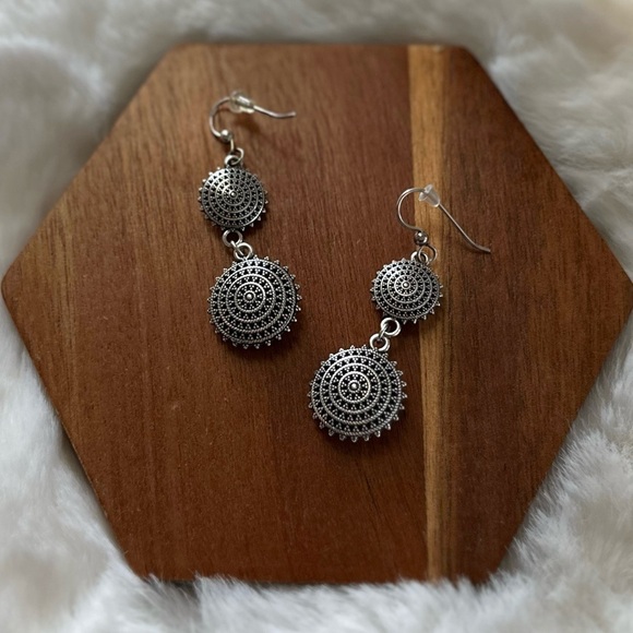 BRIGHTON RARE Ferrara Eternity French Wire Earrings in Silver • JA4370 Medallion - Picture 6 of 10